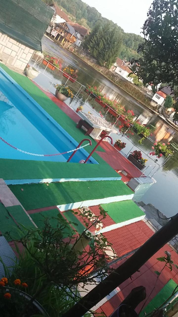 Villa Dino Kulen Vakuf Exterior foto
