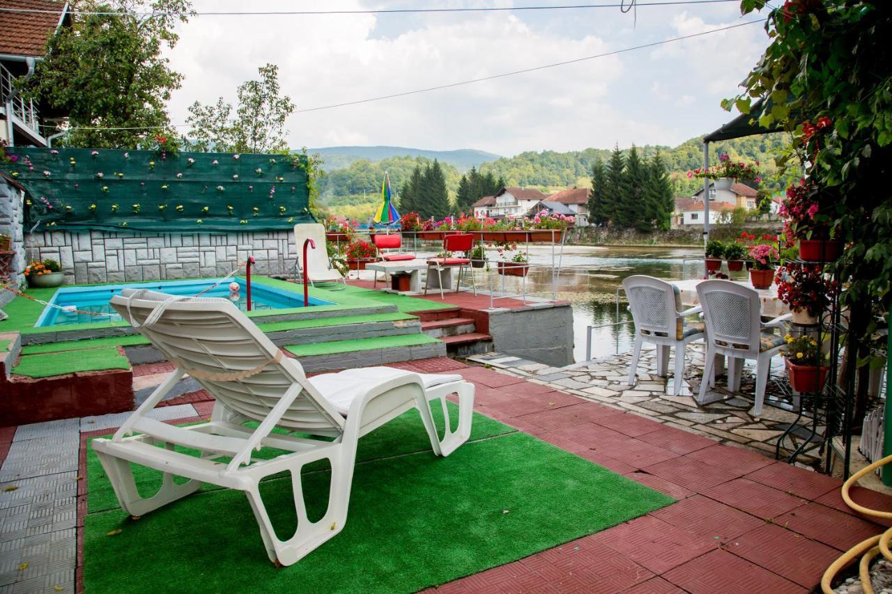 Villa Dino Kulen Vakuf Exterior foto